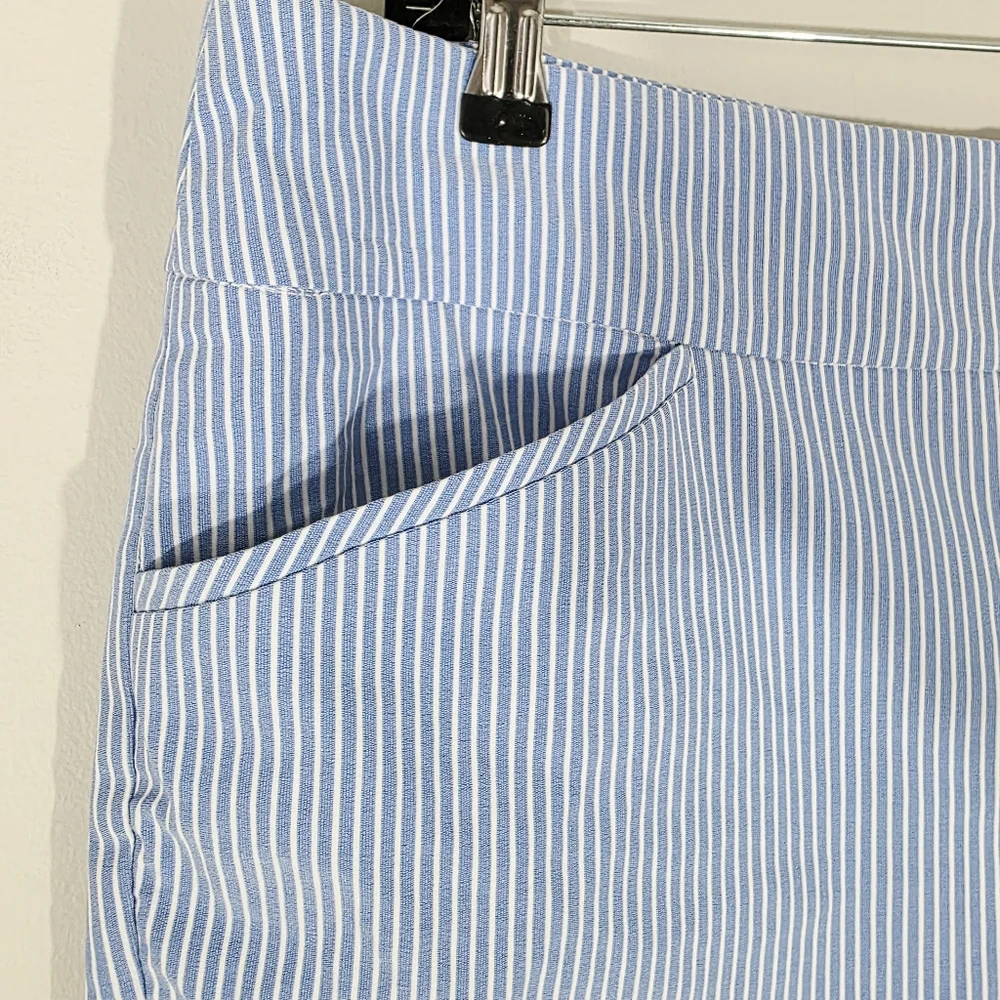 NWT Chico's Perfect Stretch Josie Slim Striped Chambray Shorts Size 18